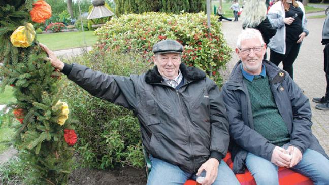 Gemeinsame Maibaum-Wache in Möhlenwarf