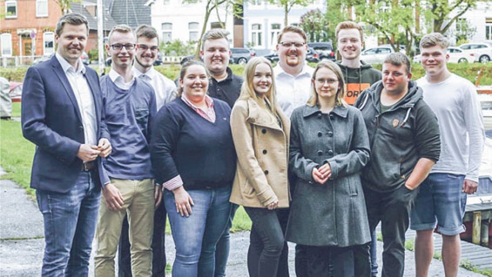 Die Junge Union (JU) in Ostfriesland wählte einen neuen Vorstand. Der neue Bezirkschef heißt Malte Blümel (fünfter von rechts) und stammt aus dem Rheiderland.  © Foto: Junge Union