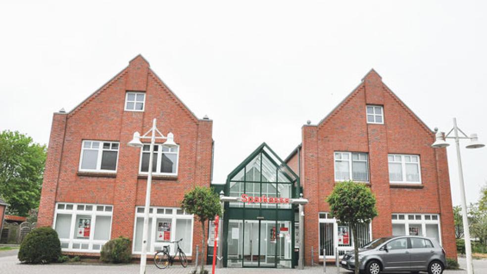 Mit dem modernen Kundenverhalten hat auch die Sparkassen-Filiale in Stapelmoor zu kämpfen. © Foto: Boelmann