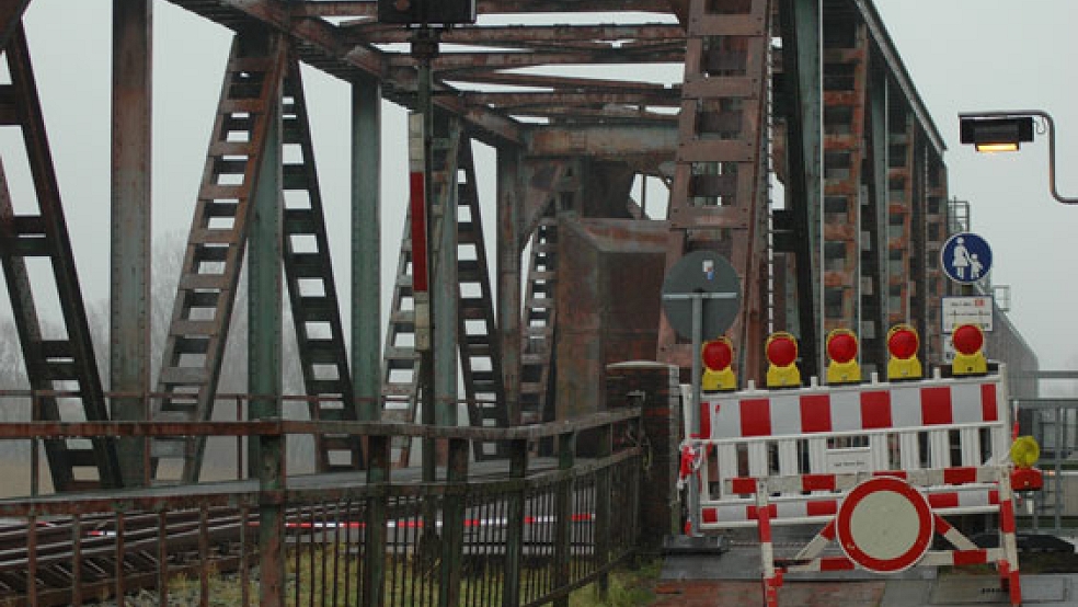 Über die Friesenbrücke fahren seit dreieinhalb Jahren keine Züge mehr. © Archivfoto: Szyska