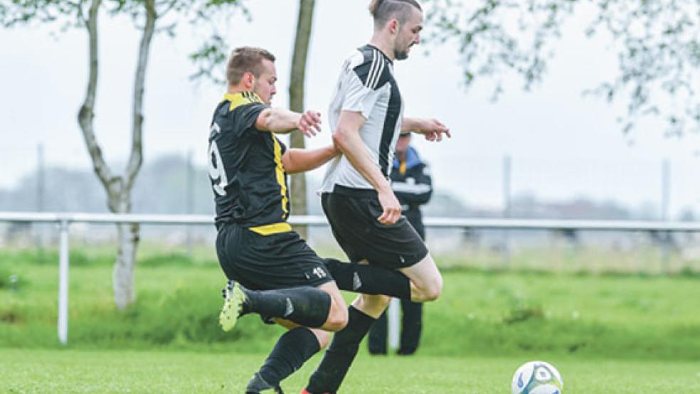 SG-Spieler Aaron Mansholt traf zum 2:0 für Ditzum/Ditzumerverlaat II gegen Neufirrel II. © Archivfoto: Bruins