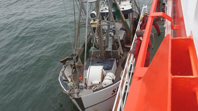 Fischkutter vor dem Sinken bewahrt