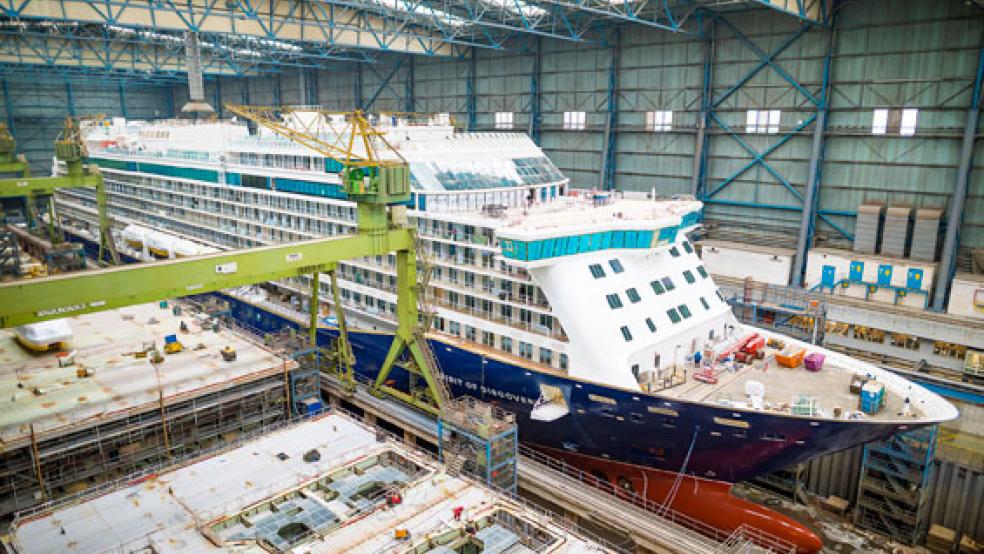 Noch im Trockenen: Die »Spirit of Discovery« wartet im Baudock auf der Meyer Werft auf ihren ersten öffentlichen 