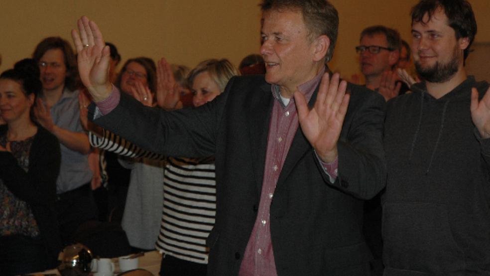 Im Anschluss lernten die Gäste der Eröffnung noch einen Tanz, der die wichtigsten Aspekte wie das Holen von Hilfe, Neinsagen und die eigenen Gefühle vereint © Muising