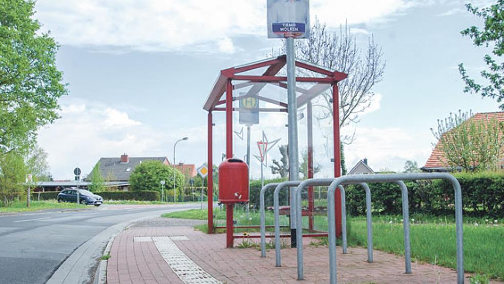 Barierefrei ausgebaut wurde die Bushaltestelle »Am Timke« in Tichelwarf zwischen Juni und Juli 2014. Rund 20.000 Euro hat die Stadt damals nach Angaben der Verwaltung investiert, es gab 75 Prozent an Zuschüssen. © Foto: Hoegen
