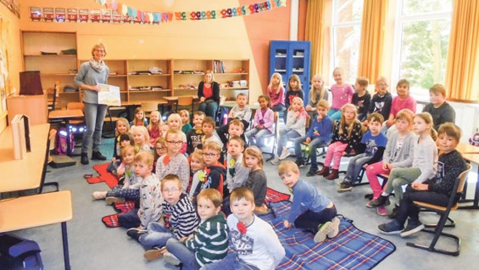 Gemeinsam auf »Lesereise«: Erstklässler und Kindergartenkinder mit Klassenlehrerin Bianca Prüss- Bleier. © Foto: privat