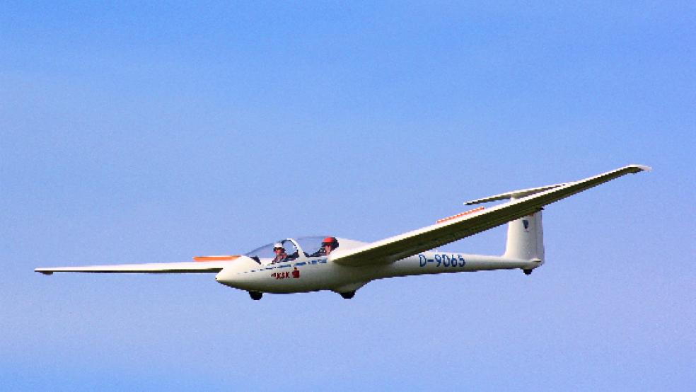 Ein Segelflugzeug (Beispielfoto) ist am Samstag in Rhede abgestürzt. Die Pilotin wurde dabei lebensgefährlich verletzt. © pixabay