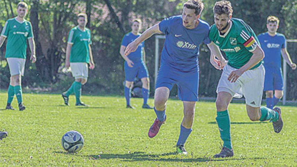 Denis Ibrahimhi setzte sich hier gegen Heiko Korporal durch und erzielte ebenfalls den vorentscheidenden Treffer für seine Mannschaft. © Foto: Ostendorp