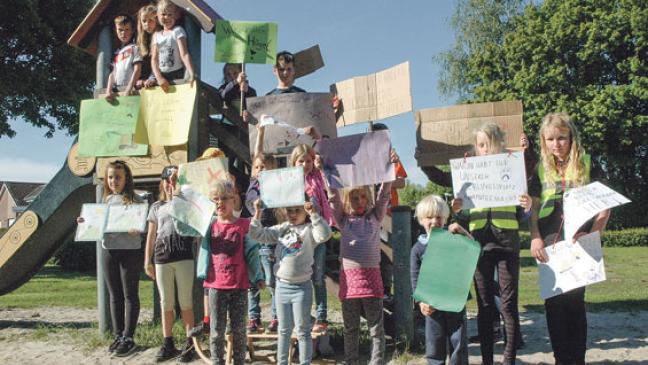 Spielplatz-Demo: Bunder Kinder wollen Hügel zurück