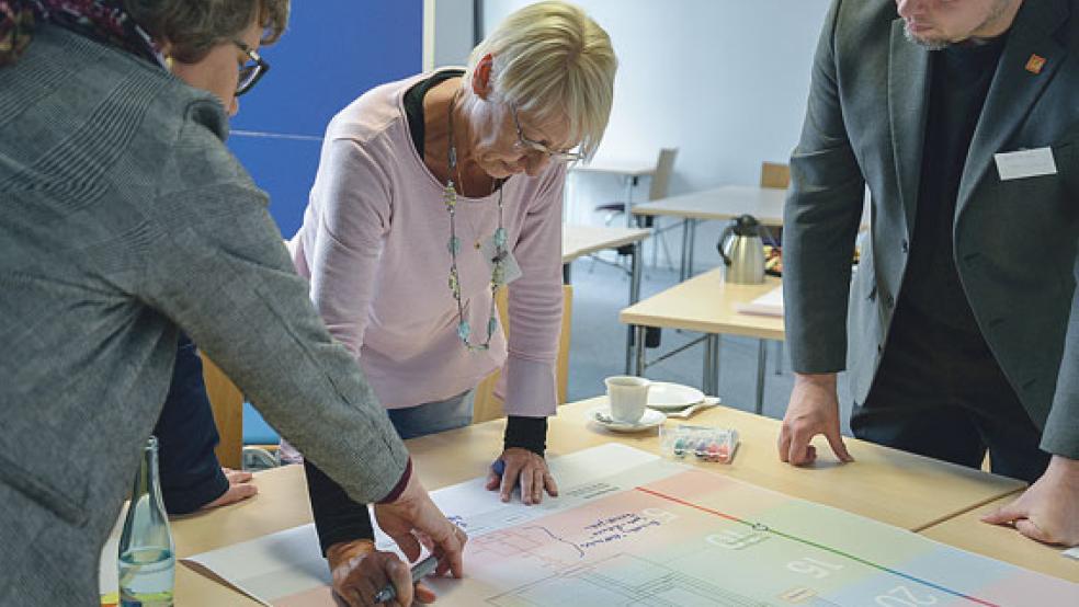 Im Cityhaus in Leer fand die Auftaktveranstaltung für den Masterplan »Innovation in der Daseinsvorsorge« statt. Rund 80 Teilnehmer waren dabei. © Foto: Landkreis Leer