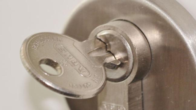 Kleinkind sperrte Eltern aus