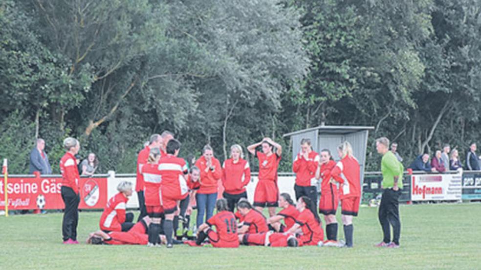 Das war’s: Der Bezirksliga-Ausflug des SV Ems ist beendet, die Enttäuschung groß, aber der Zusammenhalt auch. © Archivfoto: Hilbrands