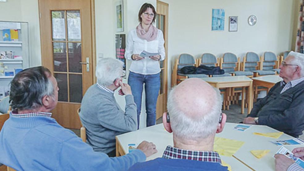 Carmen Aretz bei ihrem Vortrag vor den Teilnehmern des Männerfrühstücks. © Foto: privat