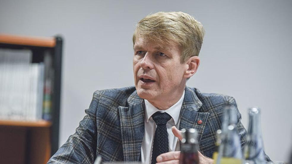 Seine Kritik am Ladenöffnungsgesetz formuliert Dr. Bernhard Brons. © Foto: Klose