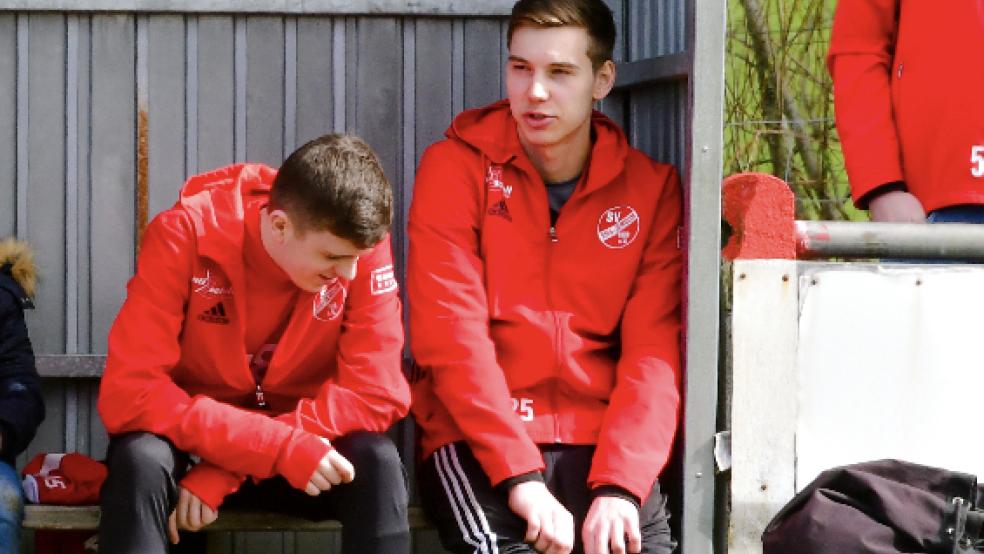 Torwart Timo Troff (rechts) hat der SV Ems es zu verdanken, dass die Niederlage nicht höher ausgefallen ist. © Bruins