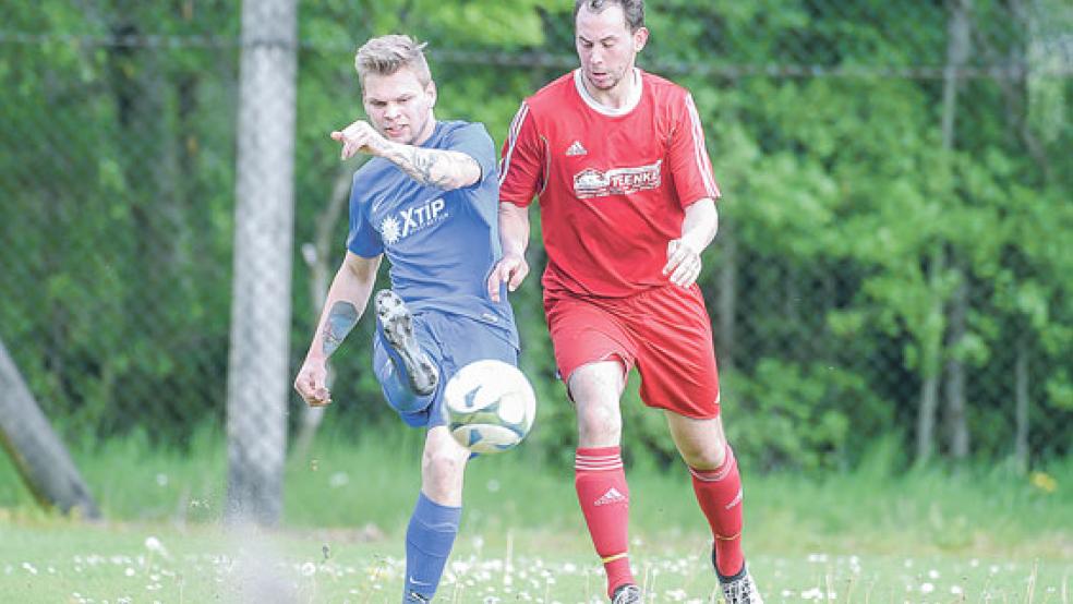 In Unterzahl mussten sich die SG-Fußballer mächtig ins Zeug legen, behielten aber die Oberhand. © Foto: Bruins