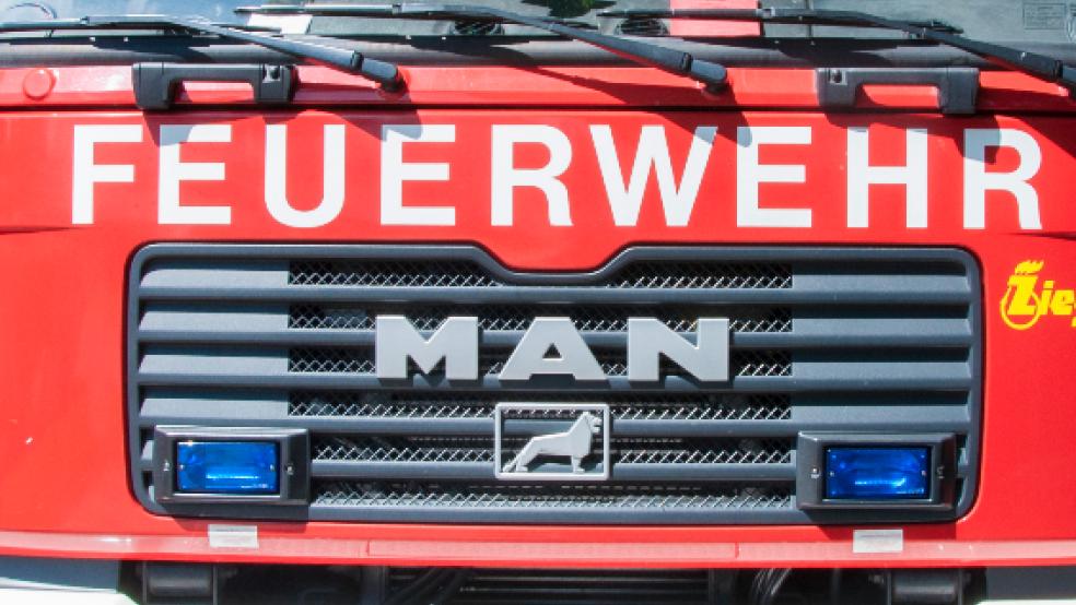 Die Feuerwehr rückte in die Schulstraße in Holtermoor (Ostrhauderfehn) aus. © Symbolfoto: de Winter