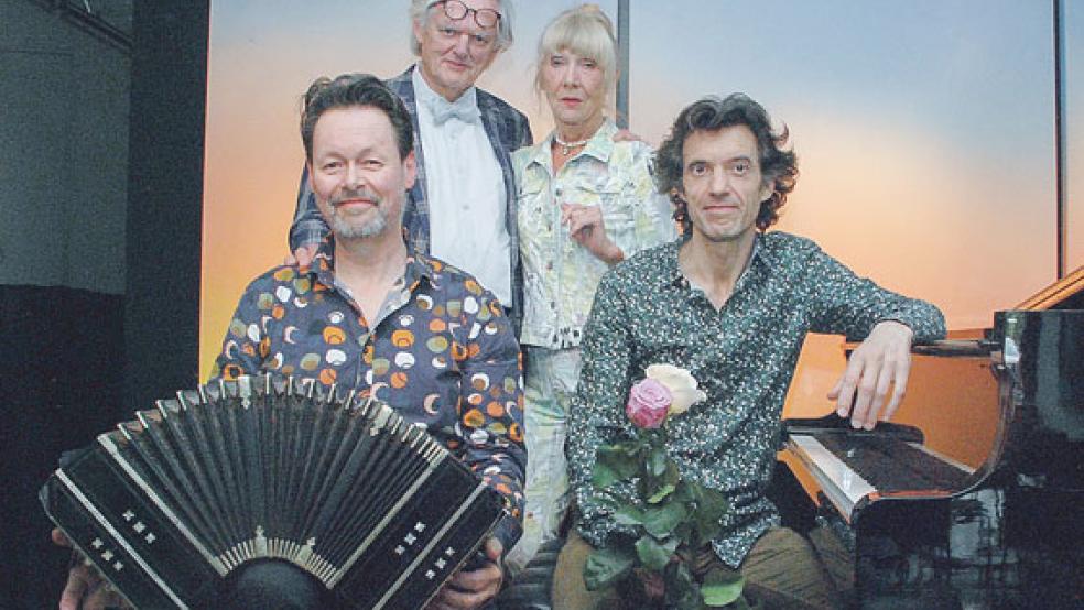 Im Kunsthaus Hessepark in Weener waren Carel Kraayenhof (links mit dem Bandoneón) und Juan Pablo Dobal (Klavier) auf Einladung von Elisabeth Tatenberg und Jan Timmer inzwischen zum dritten Mal zu Gast. © Foto: Kuper