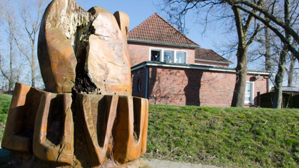 Der Wassersportverein »Luv up« hofft, sein bestehendes Vereinsheim am Hafen in Jemgum zum Jahresende abreißen und den Neubau mit Pfählen gründen zu können. © Foto: Hanken