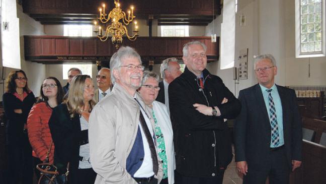 Minister Thümler lernt Orgelkultur in Weener kennen