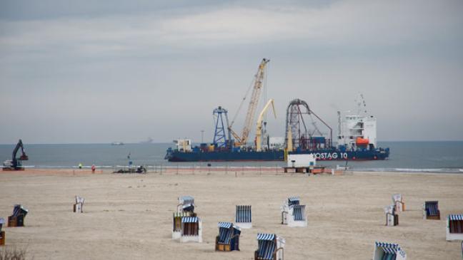 Im Sommer wird Sand aufgespült