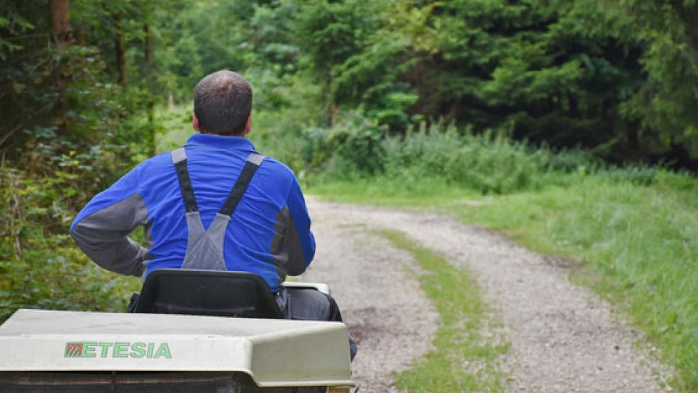 Am Unfall war gestern ein Treckergespann beteiligt, ein Rettungshubschrauber brachte den Fahrer eines Aufsitzrasenmähers in eine Klinik. Das Foto ist ein Symbolbild. © Foto: RZ-Archiv
