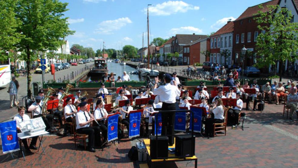Das Hafenkonzert am Himmelfahrtstag am Alten Hafen in Weener hat Tradition. © Foto: RZ-Archiv