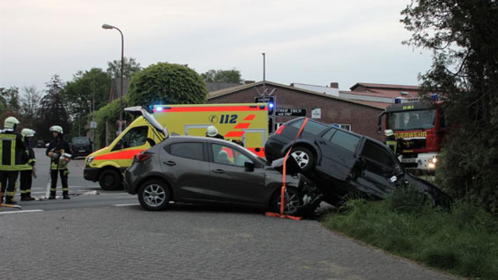 In Moorhusen hat es am heute Morgen einen schweren Verkehrsunfall gegeben. © Foto: Kreisfeuerwehr Aurich