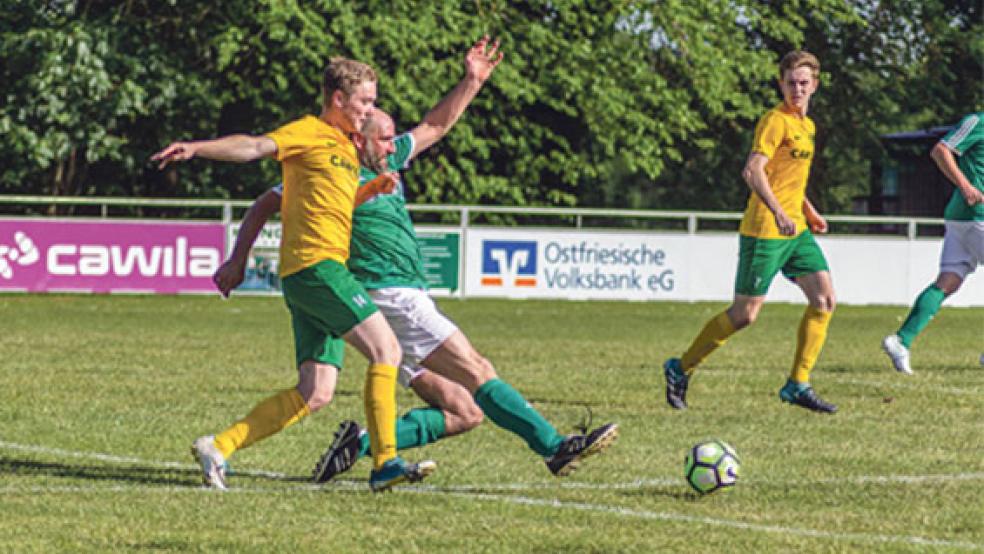 In einem spannenden Spiel konnten sich die Stapelmoorer in ihrem letzten Spiel der Saison schlussendlich doch noch gegen Völlenerfehn durchsetzen. © Foto: Ostendorp