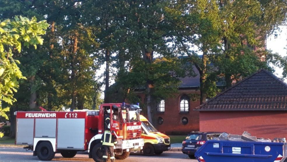 In Moordorf konnte die Feuerwehr am Mittwoch Abend einen Mann retten, der in einen mehr als zwei Meter tiefen Graben gestürzt war. © Foto: Feuerwehr
