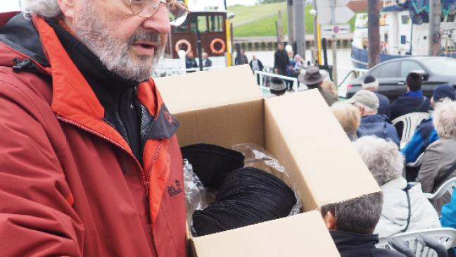 350 Menschen setzten in Ditzum ein Signal