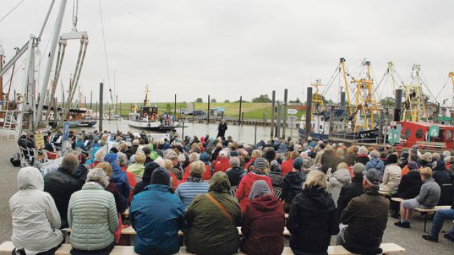 Rheiderland feiert Gottesdienst am Ditzumer Hafen