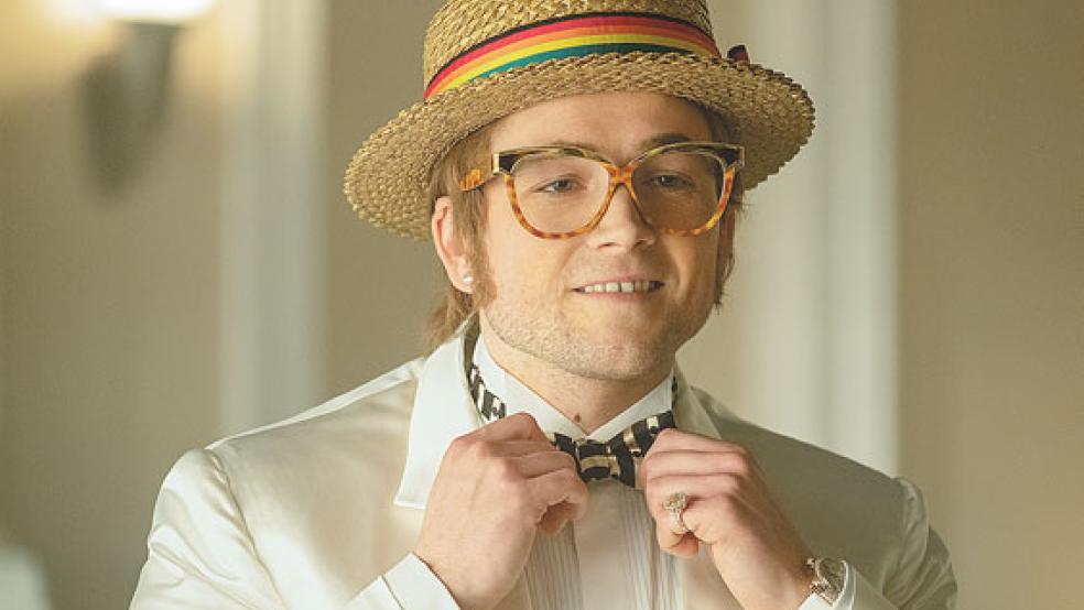 Der Rock’n’Roll ist seine große Leidenschaft: Auf der Bühne verwandelt sich der schüchterne Reginald Dwight in den Exzentriker Elton John. © Foto: Paramount Pictures