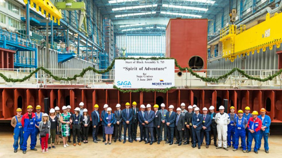 Der erste Block des Kreuzfahrtschiffes »Spirit of Adventures« wurde in das Baudock I gehoben. Damit startet die Schiffskörpermontage des zweiten Schiffes für Saga Cruises. © Foto: Meyer Werft