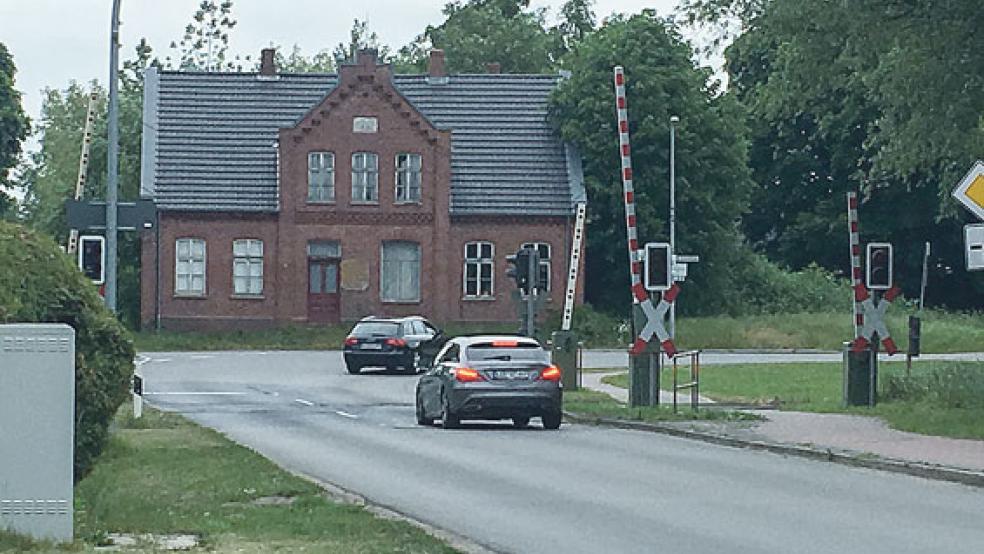 Dieses ehemalige Bäckerei-Gebäude könnte nach einer Sanierung für Monteurswohnungen genutzt werden. © Foto: Boelmann