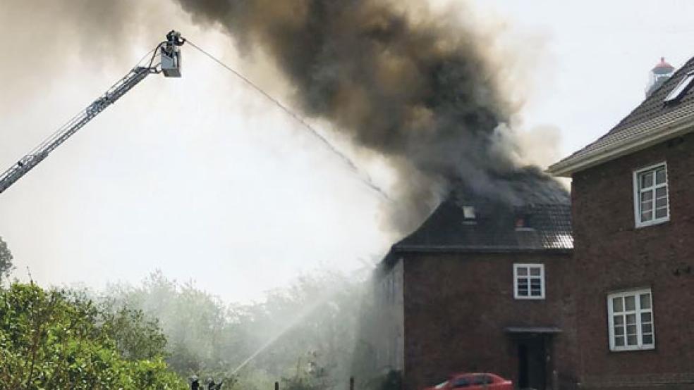 Das Feuer in einem Mehrfamilienhaus auf Borkum wurde offenbar von einem Bewohner verursacht. © Foto: Feuerwehr