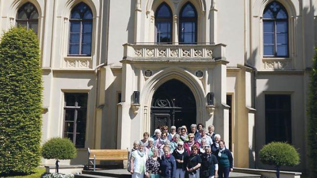 Landfrauen auf Zeitreise in der Evenburg