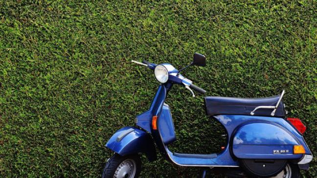 Rollerfahrer flüchtet vor Polizei