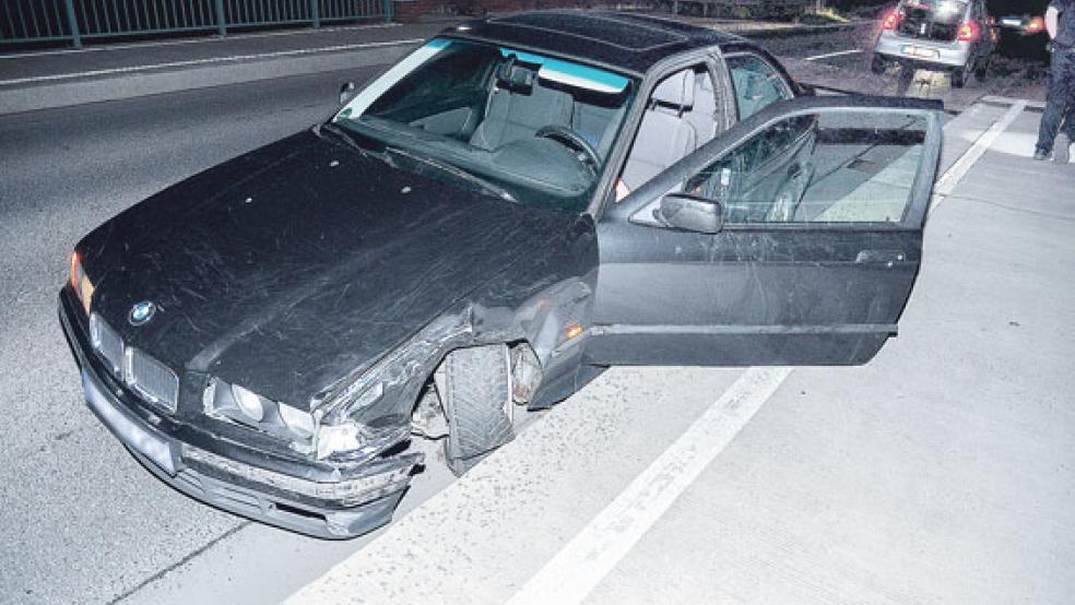 Die beiden beteiligten Fahrzeuge waren nicht mehr fahrbereit und mussten abgeschleppt werden. © Foto: Wolters