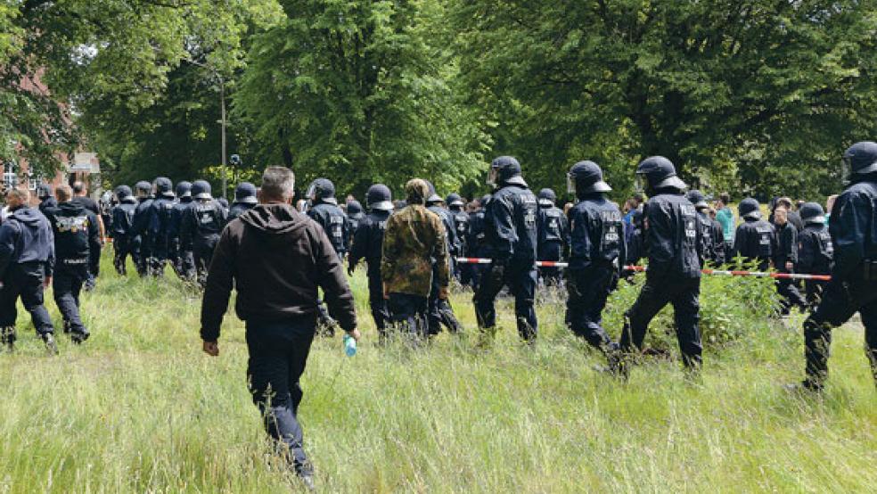 Knapp 240 Polizisten nahmen heute an einer Großübung in der Auricher Blücherkaserne teil. © Foto: Polizei