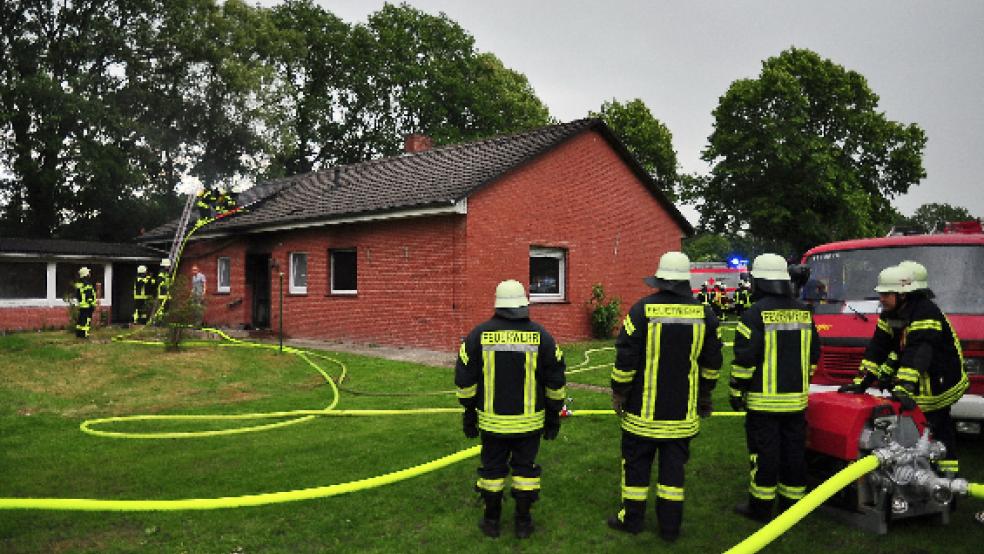 Nur noch tot konnte die Bewohnerin dieses Hauses aus den Flammen geborgen werden. © Wolters