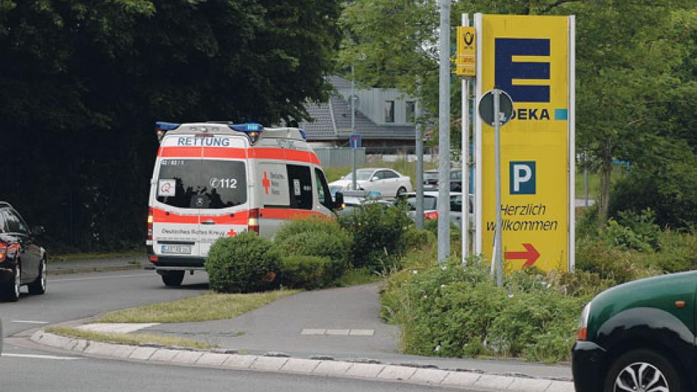 Bei einem Verkehrsunfall im Kreisel in Weener hat sich eine 26-jährige Radfahrerin heute Mittag leicht verletzt. © Foto: Szyska