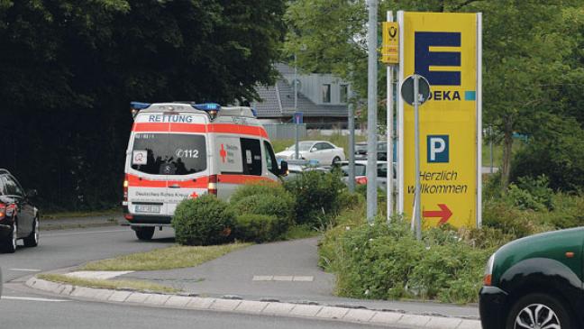 Radfahrerin im Kreisel von Auto erfasst