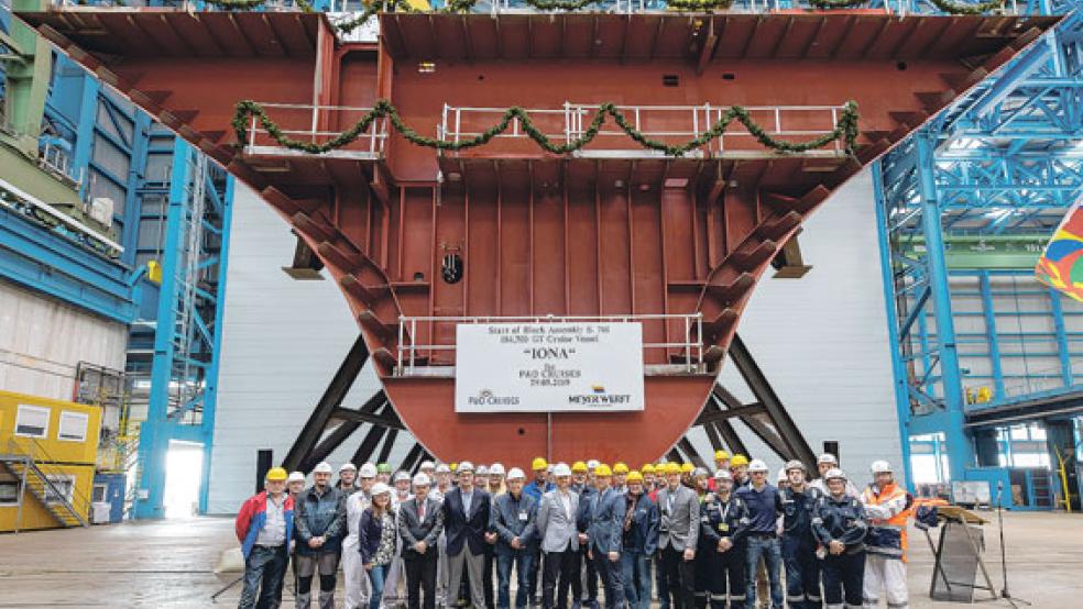 Versammelte Mannschaft: Paul Ludlow (President P © Foto: Meyer Werft