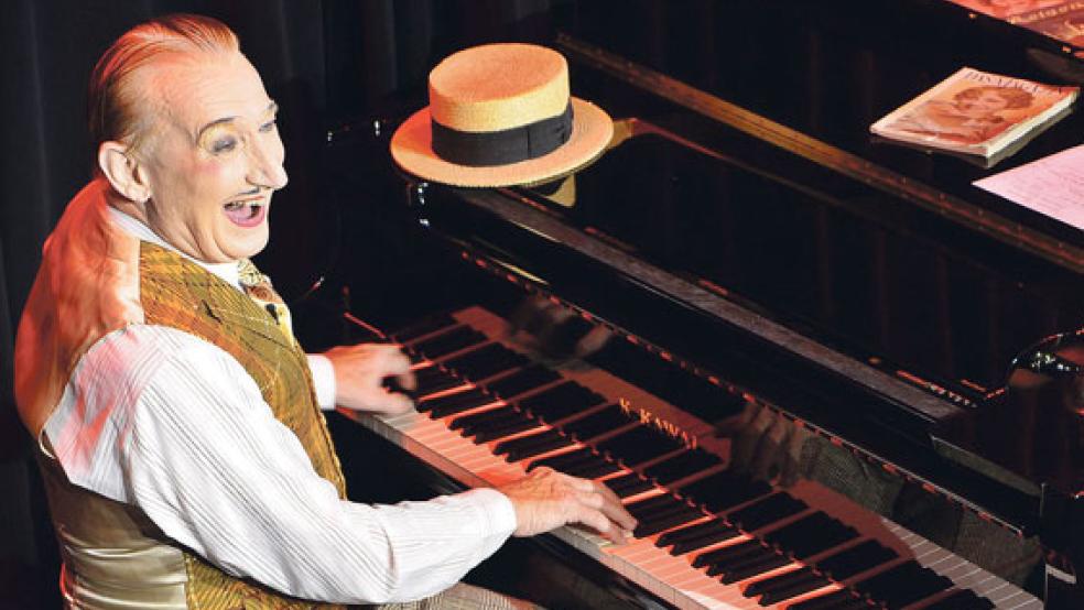 Robert Kreis beglückte sein Publikum im Leeraner Kulturspeicher mit großer Unterhaltung. © Foto: Ammermann