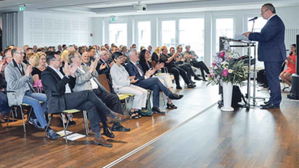 Geschäftsführer Holger Glienke begrüßte die geladenen Gäste. © Fotos: Klinikum Leer