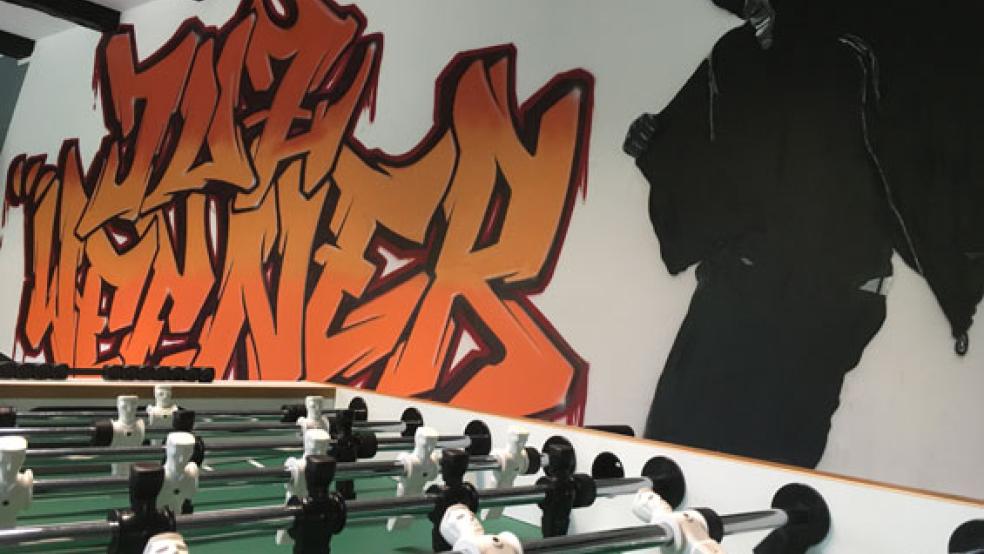 Hier kann wieder gekickt werden: Das Jugendzentrum ist seit letzter Woche wieder geöffnet.  © Foto: Muising