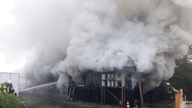Feuer zerstört Garage und Oldtimer