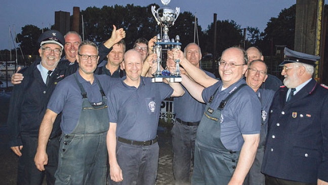 Es hat sich ausgewandert: Feuerwehr-Pokal bleibt in Holtgaste