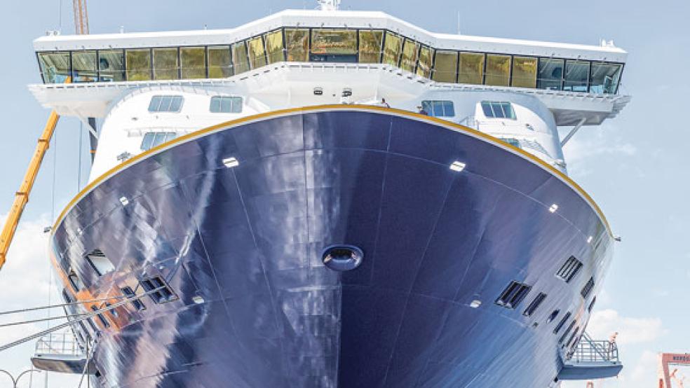 Die »Spirit of Discovery« ist mit einem Dalben im Binnenhaupt der Großen Seeschleuse in Emden kollidiert. © Foto: Meyer Werft